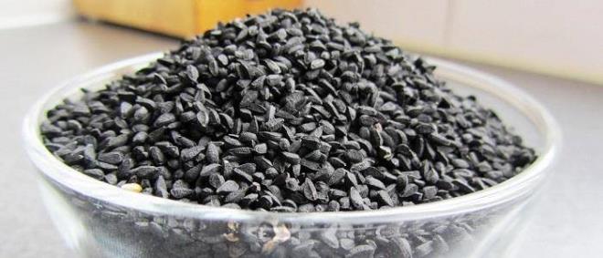 REK OTU CLDE NASIL UYGULANIR?    rek otu ya cildin temiz, przsz ve bakml grnmesini salamaktadr. Bata yz blm olmak zere eitli yerlere srlmesini mmkn olan rek otu ya, cilt gzellii kullanmnda bir orba ka zeytin ya ile birlikte 4 damla rek otu ya yeterli olmaktadr.