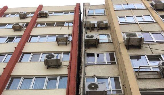 Risk Tespiti yaptrmak iin...  <br>  te yandan bina Risk Tespiti yaptrmak iin kat sahiplerinden birinin veya kanuni temsilcisinin mracaat ile de tespit yaplabiliyor. Riskli binalarn tespiti iin evre ve ehircilik Bakanl?ndan lisans alm kurum ve kurululara tapu ve kimlik fotokopisi ile bavurmak yeterli oluyor. Lisansl kurum ve kurulular evre ve ehircilik l Mdrlkleri?nden renebilirsiniz.