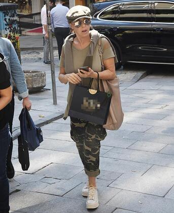 Bir pilates merkezinde bulunan ve plates dersini yarda kesip dar kan Nebahat ehre, hemen telefona sarlp yaknlarn arad.