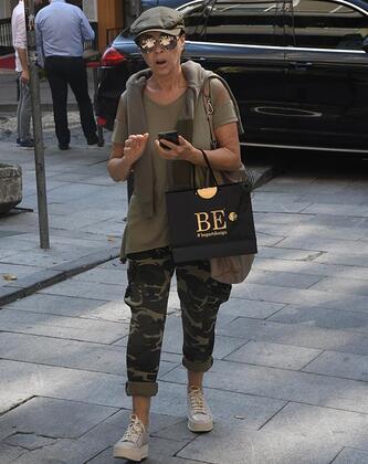 "SEANSI YARIDA KESTM"  Usta oyuncu, "Doann nne geilmez ama tedbirli de olmak gerek. Kapal alandaydm, seans yarda kesip dar ktm" dedi.