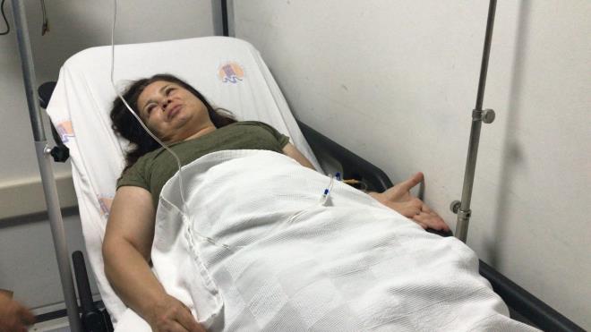 Olaydan dolay byk znt yaadn belirten zelik, "Sadece benim rencilerim deil, tm renciler olaya ahit oldu, bazlar alad. Sz konusu renci ise bir gn ncesinde ders srasnda baryordu, ben de kp snfa girmesi iin uyardm. Snfn kapsn aarak renciyi ieriye soktum. Hepsi bu. renciyi de velisini de tanmyorum" diye konutu.