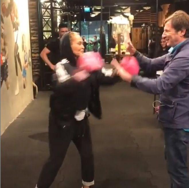 Avar'a Kaya ilingirolu'nun elik etmesi dikkat etki. te Avar gibi boks ile form tutan nl isimler...