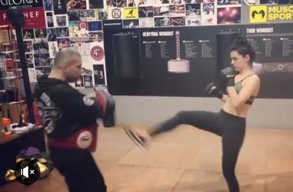 Setlerden kalan zamanda spora arlk veren zpirinci, sk sk antrenman yapyor. zpirinci de zorlu hareketlerdeki performansyla dikkat ekiyor. te boks merakls isimlerden bazlarnn sosyal medya paylamlar...