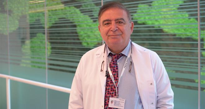 Gs Hastalklar Uzman Prof. Dr. Salih Emri, sigarann azaltlarak braklamayacan belirterek, "lk gn atlatmak nemli. Ben kiilere gezmelerini neriyorum bu ilk gnde. Mesela sigara iemeyecei yerlere gitmesini sylyorum. Tiyatro, sinema gibi. Aslnda sigara brakmann zorlu geen 2 haftalk bir sreci var" dedi.