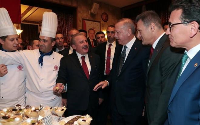 Cumhurbakan Recep Tayyip Erdoan, 27. Dnem 3. Yasama Yl'nn al dolaysyla TBMM'de verilen resepsiyona katld.