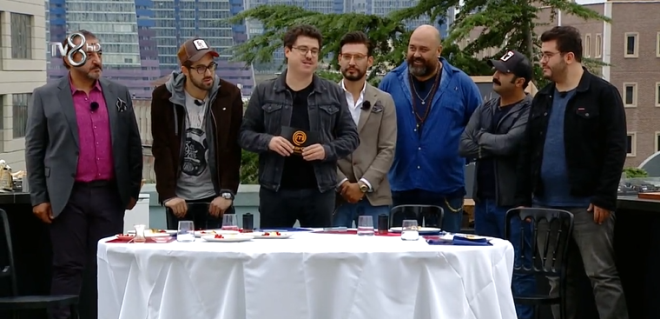 Yemekleri deerlendiren oyuncular deerlendirmesini yapt. brahim Bykak bu akam dokunulmazlk oyununu krmz takmn kazandn aklad.