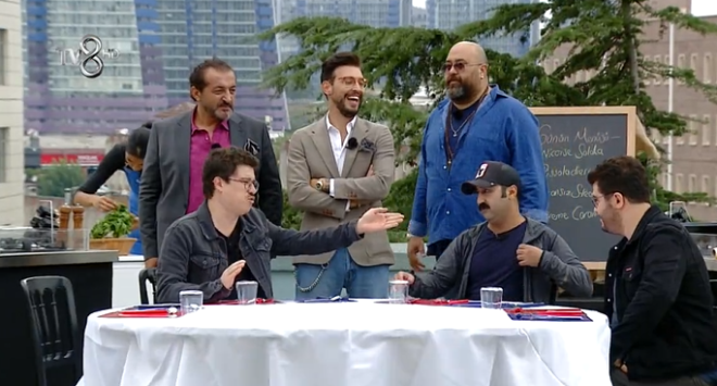 Bu akam programn zel misafirleri nl oyuncular brahim Bykak, Safa Sar ve Onur Buldu oldu. nl oyuncularn programa dahil olmasyla gergin ortam yerini renkli anlara brakt.