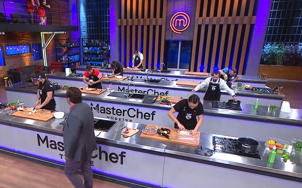 Dokunulmazlk oyunu iin yarmaclar Somer efin hazrlad imambayld yemeini yapmaya alt. Dokunulmazl alan yarmac kendisini elenmekten kurtarrken bir kiiyi de eleme potasna yollayacak.