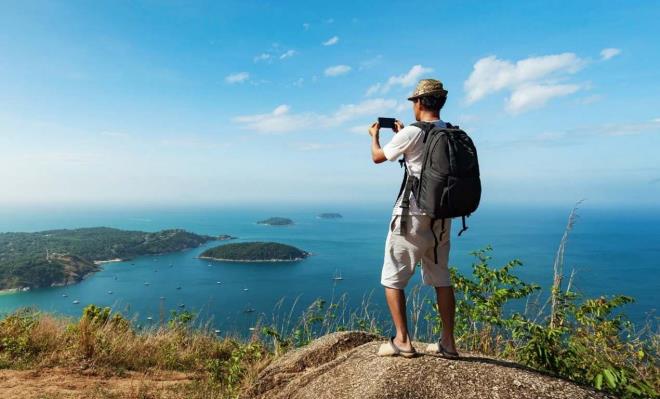 The Yacht Week?in resmi internet sitesinden bavurularn yaplabildii pozisyon iin iki art var. Adaylarn 21 yandan byk olmas ve geerli bir pasaportlarnn bulunmas gerekiyor. 26 Eyll'de balayan bavurular 1 Kasm'da sona erecek.