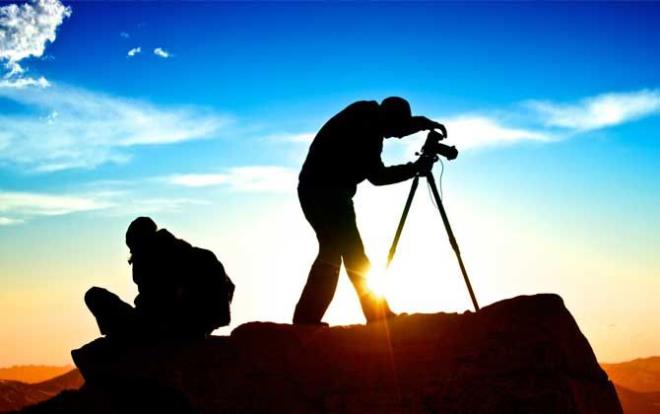 Zorlu bir mlakat srecinden geecek adaylar eer ii alrsa yllk 15.000 ngiliz poundu maa alacak. Ayda yaklak 9.000 TL'ye denk gelen bir miktar kazanacak kiilerin tek grevi ise fotoraf ve video ekerek ierik yaratacak.