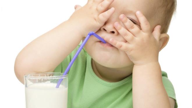 "St tketimi, metabolik sendrom ve obeziteden korunmada yararl"  <br>  Cmert, st yann; elzem ya asitleri, yada eriyen vitaminler ve enerji iin nemli bir kaynak oluturmann yan sra "konjuge linoleik" asit de ierdiini belirterek, u ifadeleri kulland:  "Konjuge linoleik asitler, ocuun geliimi, vcut bileimi, baklk sistemi, inslin duyarll ve ya metabolizmas asndan olumlu etkilere sahip. Gnmzde imanln kronik hastalklarla olan ilikisi ve yetikinlikte grlen imanln temellerinin ocukluk anda atlm olmas, ocukluk a imanlnn nlenmesini ve tedavisini daha nemli hale getiriyor. 2010'da yaplan Trkiye Beslenme ve Salk Aratrmas'na gre obezite grlme skl 0-5 ya grubunda yzde 8,5 ve 6-18 ya grubunda ise yzde 8,2'dir."