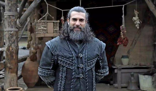 TURGUT ALP DRL'TE YER ALACAK MI?    Dirili Osman'da Turgut Alp karakterini oynayan Cengiz okun yer alacak m? Konuyla ilgili yapmc Mehmet Bozda aklama yapmamasna karn gerek tarihe gre ilerleyecek Dirili Osman dizisinde Turgut Alp karakterinin yer almas ve Cengiz okun'un oynamas bekleniyor.