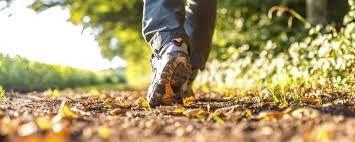 "Bunun iin en nemli konu, yryn dzenli ve en az 30 dakikadan olumasdr. Yry olabildiince hzl, tempolu olmaldr. Tempolu yry, hala konuabileceiniz ancak ark syleyemediiniz tempo anlamna gelir. Ancak bu tempo kiide zorlanma, arpnt veya nefes darl gibi semptomlar oluturuyorsa mutlaka hekime muayene olmas gerekmektedir."