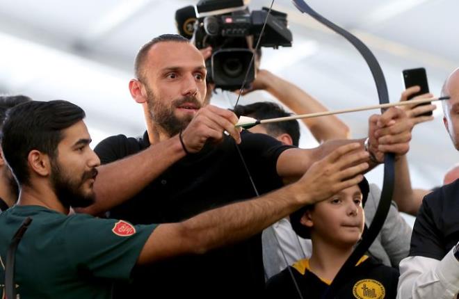 Hedefi vuran tek isim ise Fenerbahe'nin yldz futbolcusu Vedat Muri oldu.