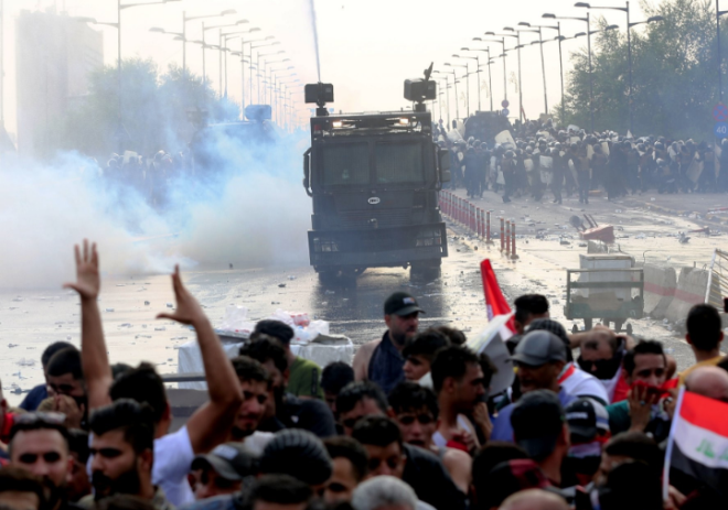 Merkezi hkmet tm birimleri alarma geirdi  <br>  Irak Savunma Bakanl hkmet kart gsteriler nedeniyle kamu kurumlar ve diplomatik temsilcilikleri korumak zere tm birimlerini alarma geirdi.