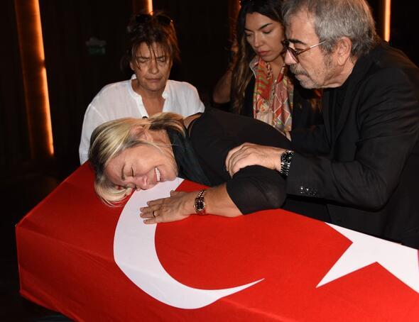 Gel Konulalm'n haberine gre, Seluk Yntem cenazede tatsz bir olay yaad.