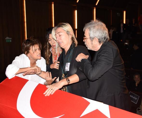 Cenazeye katlanlar arasnda nlolu'nun yakn dostu Seluk Yntem de vard.