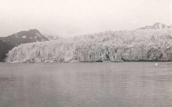 30 Temmuz 1909 ylnda Alaska'da eriyen McCarty Buzul'u.