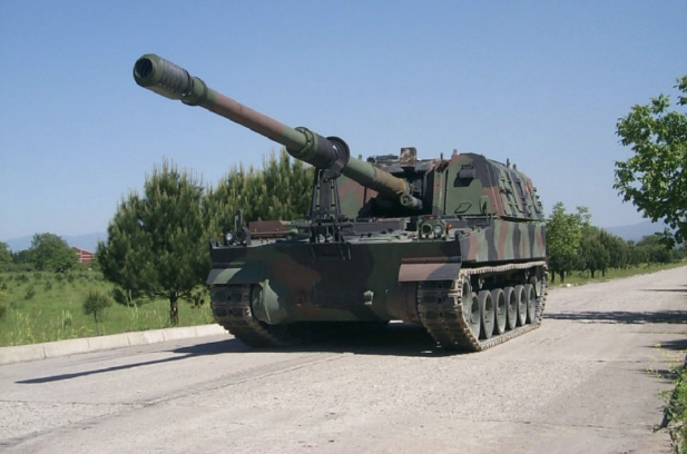 T-155 FIRTINA OBS - TRK SLAHLI KUVVETLER  - F-16 uaklarndan sonra en etkili silah  - 65 km hza, 40 km at menziline sahip.  - 1 dakikada 6 top atyor, 30 saniye iinde mevzi deitirebiliyor.