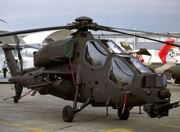 - Helikopter, iki pilotun da maksimum gre sahip olduu tandem ad verilen nl arkal kokpit dizaynyla dikkati ekiyor. Yksek manevra kabiliyetine sahip ana rotor sistemi ve her biri bin 292 beygir g reten iki motoru helikopteri benzerlerinden stn klyor.  - Ortalama grev arlyla 274 kilometre hza ulaabilen ATAK, standart yakt ile 3 saat havada kalabiliyor ve 519 kilometre menzile ulaabiliyor.