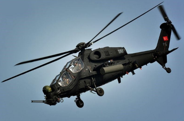 - Trk yapm lazer gdml Cirit fzesi ve uzun menzili Mzrak tanksavar fzesi ATAK?n silahlar arasnda yer alyor.  - T-129 ATAK, 5 palli ana rotor, gl motoru, yeni nesil hedef tespit sistemi, entegre kask sistemi, etkin ve zgn silah teknolojisi, saysal kokpit mimarisi, grev bilgisayarlar ile gelimi uu ve at kontrol istemleriyle ne kyor.