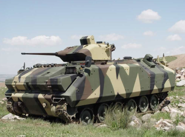 Aknc ZMA<br>  Yerli zrhl muharebe arac, keskin nianc kulesine sahip.