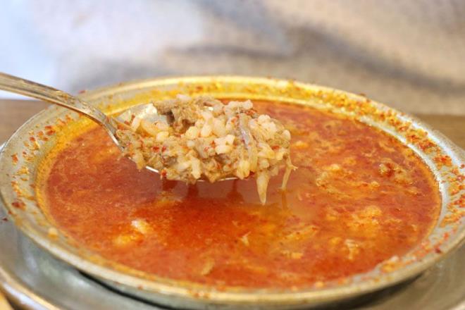 Beyran ustas Uur Dertli, her gn yzlerce kiinin beyran yemek iin lokantaya geldiini ifade ederek unlar syledi: