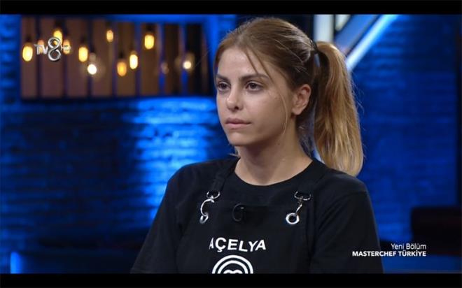 Aelya alayarak veda etti<br>  'Beni ektiiniz iin ok teekkr ederim' diyen Aelya gzyalarna bouldu. 'Gitmem mi lazm' diyen Aelya, nln brakp yarmadan ayrld. Arkadalarna veda eden Aelya giderken unlar syledi:  -'Elenmek bir yana buradaki atmosfer o kadar gzel ki insan gittiine inanamyor. Bir anda herey bitmi gibi hissettim. Gzlerim karard. nk ok almtm."