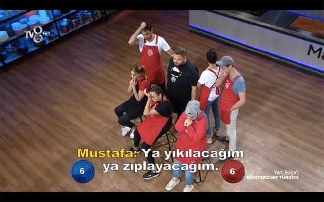 MasterChef yarmasnda bu hafta kim elendi sorusunun yantn mavi ve krmz takmlarndaki eleme adaylarndan geldi. MasterChef Trkiye'de ilk oyunu krmz takm kaybetmiti. kinci oyunu da mavi takm kaybedince elemeye 4 bomba isim kt. 9 Ekim elemesinde bakn veda eden kim oldu? te Masterchef gecesinde yaananlar: