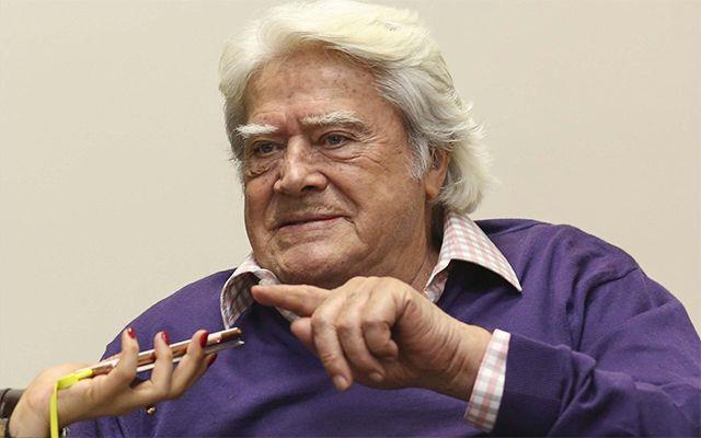 Trk sinemasnn nl oyuncusu Cneyt Arkn, Twitter hesabndan "Ey ABD sen bizi ne sandn. Trk halknn karakteri bamszlktr" diye konutu.