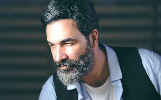 Besteci ve air Uur Ilak, "nanyoruz ki Trkiye, toprak btnln korumak ve terrn kkn kazmak iin elinden geleni ardna koymayacaktr. i slup, kibir ve tehdit haydutlarn tavrdr. Dik durmak, hedefe yrmek ve gzn budaktan saknmamak ise yiitlerin." yorumunda bulundu.