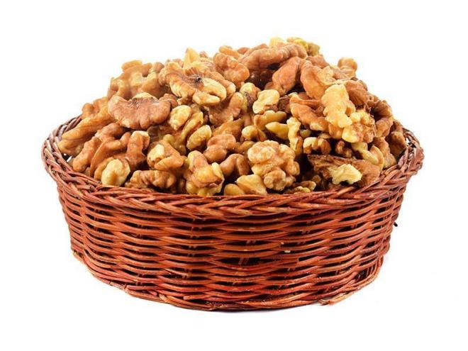 Ceviz, amiloid beta protein kaynakl oksidatif stres ve hcre lmne koruma salyor  Yabanc kaynaklardan elde edilen bilgilere gre; aratrmaclar, Alzheimer hastaln taklit edecek sentetik amiloid beta protein eklenen petride retilen hcreler kullandlar. artc olmayan biimde, bu durum, yksek miktarda lipit peroksidan, DAN blnmesi ve serbest radikal remesi ile nihayetinde hcre lm ile sonuland. Ceviz esas eklenen hcrelerde ise sentetik amiloid beta protein etkileri azald ve hcre lm daha dk oldu.    Yaplan aklamaya gre; bu sonular, cevizin serbest radikalleri temizleme, oksidatif stresi snrlama ve alzheimerin amiloid beta protein zelliklerinden kaynakl hcre lmn nleme kabiliyeti olduunu gsterdi.