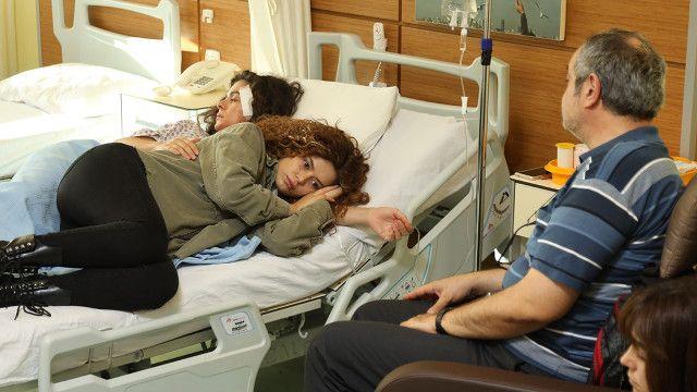 Dizinin barollerinden biri olan Sarp emeli karakterini canlandran baarl oyuncu Caner Cindoruk kaza sonras hayatn kaybederek diziden ayrlan ikinci oyuncu olacak.