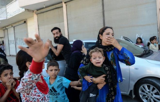 anlurfa Valilii'nden yaplan aklamada u ifadelere yer verildi:  <br>  ''09.10.2019 tarihinde balatlan Bar Pnar Harekat ile birlikte Suriye tarafndan atlan havan ve roket mermilerinin limiz Akakale ve Ceylanpnar ilelerimize isabet etmesi sonucu; Bar Pnar Harekatnn ilk ehidi Suriye uyruklu 9 aylk bebek Muhammed Omar ve Akakale ilemizde grevli Vergi Dairesi Bakanlna bal maliye memurumuz Cihan Gne ehit olmutur. Atlan roket ve havan mermilerinin isabeti sonucu 46 vatandamz da yaralanmtr. Yaral vatandalarmz Akakale Devlet Hastanesi ve dier hastanelerimize sevk edilerek tedavi altna alnmtr. ehit olan vatandalarmza Allah?tan rahmet, yaral vatandalarmza acil ifalar diliyoruz. ''