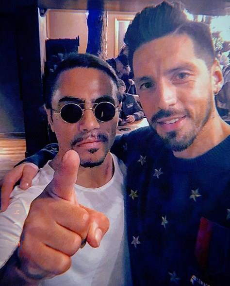 u sralar futbol kariyerine Trabzonspor'da devam eden Jose Sosa da Nusret'e giden nller kervanna katld.    Nusret Gke, 33 yandaki futbolcuya zel olarak servis yapt. Sosa fenomen haline gelen Gke ile ekildikleri kareyi sosyal medya hesabndan da yaynlamay ihmal etmedi.