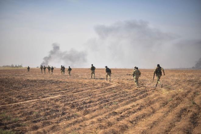 TSK birlikleri ve Suriye Milli Ordusu (SMO) mensuplar ise gece boyunca eitli noktalardan Tel Abyad tarafna gei yapt.