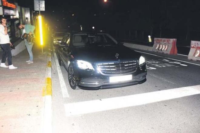 Yeil sahalardan kazandn lks aralara yatrarak kendini dllendiren yldz futbolcunun Mercedes E serisi otomobili ilk kez grntlendi..