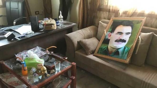 YPG?li ter�ristlerin terk etti�i hapishanede ter�r �rg�t� eleba��n�n posterleri ile �e�itli dosyalar da g�r�nt�lere yans�d�.