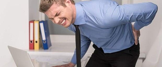 ?Bel dzlemesi ve kamburluk ftk riskini artryor?  <br>  Yaplan almalarda belinde dzleme olan ve srtndaki kifoz (kamburluk) as normalden fazla olan kiilerde bel ftnn grlme orannn daha fazla olduunu ifade eden Reat Cokun, ?Ayrca bel ftnda yalnzca omurga deil bacaklar da olduka nemlidir. Bacak boyu fark, dizlerde kirelenme ve menisks dejenerasyonu gibi rahatszlklar olan bireylerde bel ftnn daha fazla grld biliniyor. Yaplan almalarda bel, karn ve bacak n grup kaslar zayf olan kiilerin bel ftna yatknlklarnn daha fazla olduu grlyor? dedi. Reat Cokun ayrca, ?Kayropraktik uygulamalarn yan sra fizyoterapide ska kullanlan mobilizasyon ve traksiyon yntemleriyle bel arlarnn 7-21 ay arasnda azalrken baz vakalarda tamamen iyileme grldn? ifade etti.