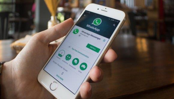 WhatsApp uygulama g�ncellemelerini sunmadan �nce b�lgesel olarak bir�ok farkl� �zelli�i test ediyor. Bu test edilen �nemli �zellikler de kullan�c�lara sunuluyor. Bug�n gelen yeni WhatsApp g�ncellemesi de iPhone?lara bir�ok farkl� �zelli�i sundu.