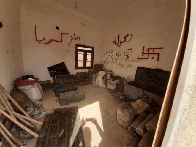 Suriye Milli Ordusu (SMO) askerleri, yakla��k 4,5 y�ld�r YPG/PKK'n�n i�galindeki il�e ve �evresinde ter�ristlere ait �ok say�da silah ve m�himmata ula�t�.