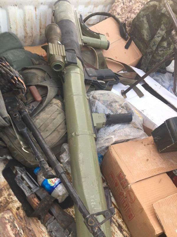 Uluslararas� kamuoyunu yan�ltmaya �al���yorlar: Ayr�ca, Bar�� P�nar� Harek�t� ile k��eye s�k��an ter�r �rg�t�, hain planlar�yla uluslararas� kamuoyunu yan�ltmaya �al���yor. T�rk Silahl� Kuvvetlerinin envanterindekilere benzer nitelikteki baz� silahlarla sivillere y�nelik sald�r�lar d�zenleyen ter�ristlerin b�ylelikle uluslararas� kamuoyunu yan�ltmay� ama�lad�klar� belirlendi.