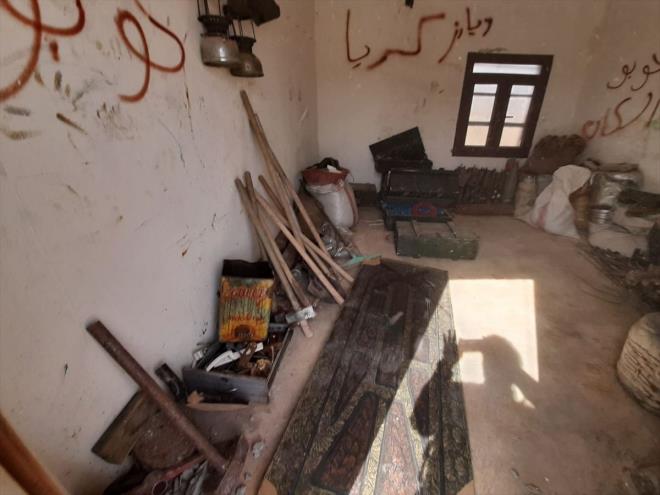 Bunlar aras�nda havan mermileri, havan kaideleri ve ayaklar�, muhtelif a��r silahlara ait yan par�alar, Biksi makineli t�fek m�himmat�, piyade t�feklerine ait m�himmat, havan m�himmat� ve namlusu oldu�u g�r�ld�.