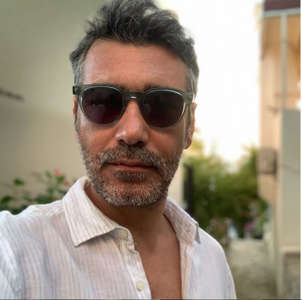 Veda mesaj yaynlamt: Caner Cindoruk, paylamnda u ifadelere yer vermiti: "Bir karakterle tanrsn, ona ruh verirsin, bir sre onunla yaarsn, sonra bi gn hikayen biter. 'Sarp emeli' hatrmda gzel bi yerde duracak hep. Bu karakterin olumasnda, icrasnda emei geen btn i arkadalarma ve siz saygdeer izleyicilerimize sonsuz teekkrler"