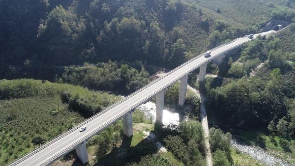 Ordu ile Mersin arasnda 41 ilin dorudan ithalat ve ihracat bu iki limandan yaplacak. Sivasl hemerilerimizde 1.5 saatte Sivas'tan denize ulam olacaklar. Sivas'n da biz deniz kys olmu oluyoruz.  Bu yol bundan sonra demiryolu ile de birletirilebilir. Bu muazzam bir avantaj salar. Doalgaz ve petrol kaynaklar da ayn ekilde buradan geebilir" eklinde konutu.
