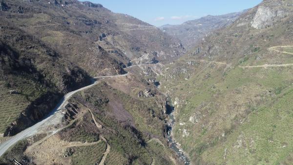 Gzergah zerinde toplam uzunluu 331 metre olan 1 adet viyadk ile toplam uzunluu 280 metre olan 5 adet kprnn de yapm tamamland. Yolun tamamlanmasyla 180 dakika seyahat sresi olan Ordu-Mesudiye aras 90 dakikaya decek.