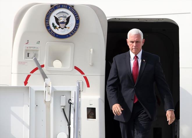 YPG ile mzakere ars: Pence  gelmeden nce Twitter mesajnda, Ankara'ya "Bakan Trump'n talimatyla, Trkiye'ye igali durdurma, hemen atekes ilan etme ve blgede bar ile istikrar yeniden tesis iin mzakerelere balama ars yapmak zere" geldiini sylemiti.