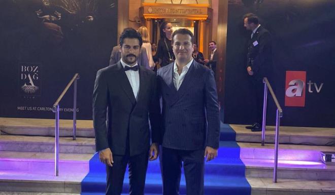 Teaser, bata ngilizce, spanyolca, Arapa, Rusa ve Urduca olmak zere birok dile evrilerek sanal alemde ksa srede yayld.