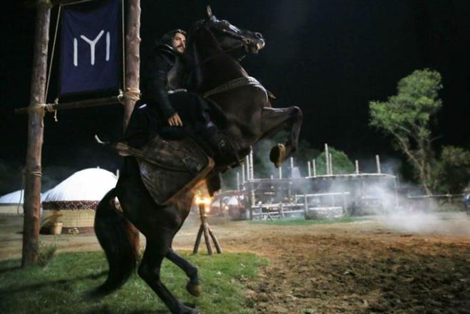 Kurulu Osmann ilk tantm dnyay ayaa kaldrd: Yaynlanmadan sat rekoru krd