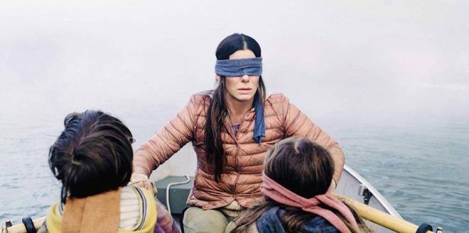 1. Bird Box (80 milyon izlenme)  <br>Aslna bakacak olursak bu film, Hollywood'un standart kyamet sonras gerilim filmlerinden bir tanesi. Bird Box'ta bir anne ve iki ocuunun kyametten sonraki kurtulma abalarn izleyeceiz. Ancak zaten hayatta kimse kalmamtr ve bu lnn kurtulma ans da fazla yoktur.
